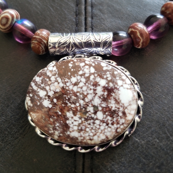 New handmade Wild Horse Jasper natural gemstone necklace with toggle clasp. - Picture 3 of 5